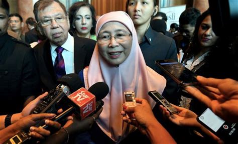 Sepertimana yang telah diamalkan semasa pkp pertama tahun lalu, saya ingin memaklumkan tanda sokongan barisan menteri dan timbalan menteri dengan tidak mengambil gaji selama tiga bulan mulai jun 2021. WAN AZIZAH: SAYA TIMBALAN PERDANA MENTERI - Editor Malaysia
