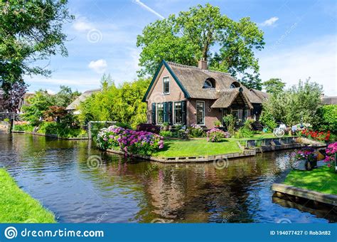 Giethoorn Netherlands Landscape View Of Famous Giethoorn Village With