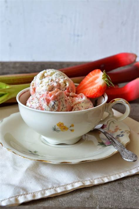 Mit wenig zutaten und aufwand bekommst du ihn hier! Ninas kleiner Food-Blog: Themenwoche: Erdbeer-Rhabarber-Mohn-Eis (ohne Eism... | Erdbeer ...