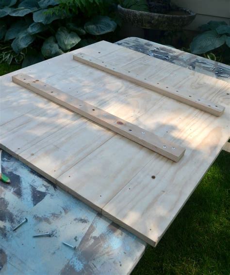 A driftwood coffee table basically lets you bring a piece of nature into your home and that's pretty exciting. How To Make A Faux Driftwood Coffee Table In A Few Easy Steps