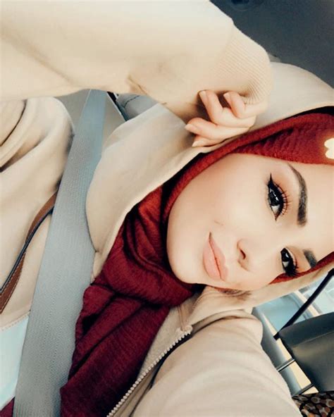 Hijab Panosundaki Pin