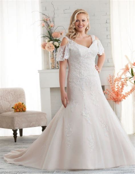 Check out our plus size wedding dress selection for the very best in unique or custom, handmade pieces from our dresses shops. Plus size fall wedding dresses & Bridal Gowns 2019 ...