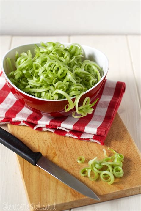 Ottima la ricetta classica per fare le puntarelle alla romana, oppure sfiziose con sfiziose anche le puntarelle in pastella croccante con il sesamo. Come pulire le puntarelle ~ Consigli pratici in cucina ...