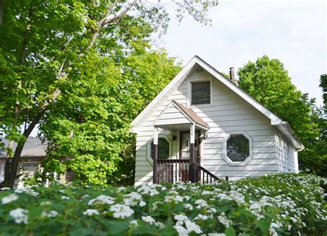 500 Sq Ft Cottage In Toronto