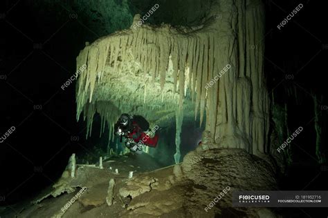 Mexico Tulum Cave Diver Exploring The System Nohoch Na Chich — Diving
