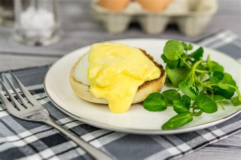 Eggs Benedict - recipe - Daily Gourmet | Recipe | Eggs benedict recipe, Eggs benedict, Kale 