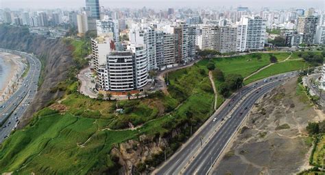 Miraflores El Distrito Turístico De Lima Sobrevive Sin Extranjeros