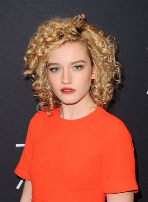 Julia Garner At Hfpa And Instyle Celebrate 75th Anniversary Of The Golden