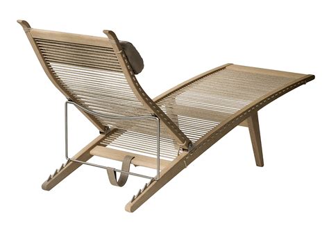 We especially like the clever design, with long, sturdy frames on the legs for added stability. PP 524 The deck chair by PP Møbler | STYLEPARK