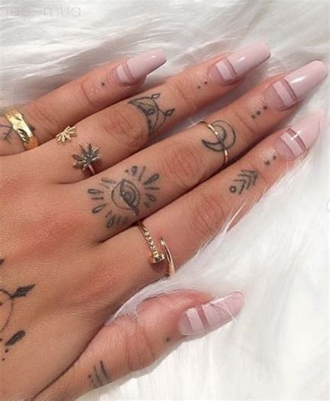 45 Meaningful Tiny Finger Tattoo Ideas Every Woman Eager To Paint