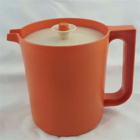 Tupperware Water Juice Pitcher 1575 9 Push Button Seal Holds 1 5 Quarts
