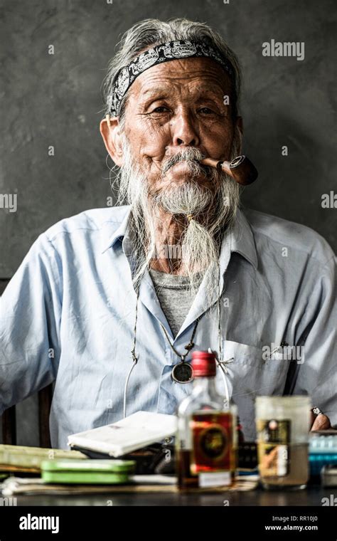Old Man Smoking Long Pipe Hi Res Stock Photography And Images Alamy