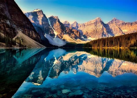 Explore the beauty of Canada visiting its fantastic lakes ...