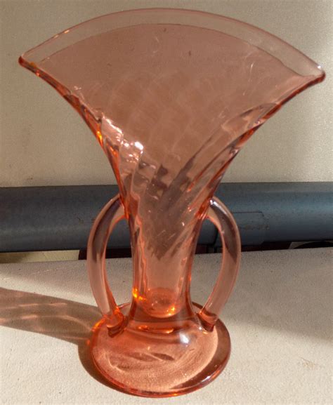 Vintage Rare Pink Depression Glass Fan Pedestal Vase With 2 Handles No Reserve Antique