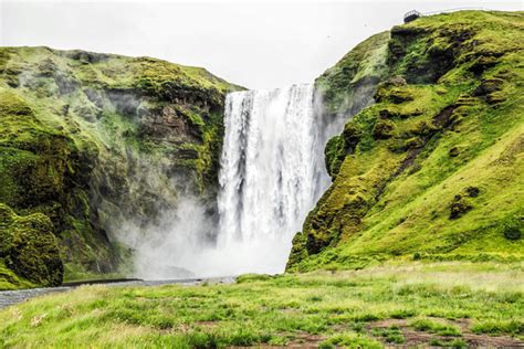 Icelandic Waterfall Icelandic Waterfall Resimleri Stok Fotoğrafları Ve