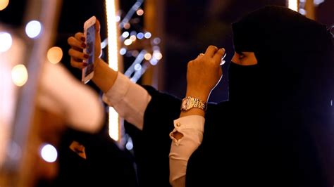 No Charges For Saudi Woman In Viral Miniskirt Video Saudi Arabia News Al Jazeera