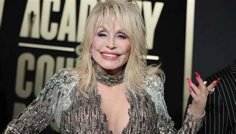 dolly parton always sleeps in makeup since 80s for this reason gossip herald