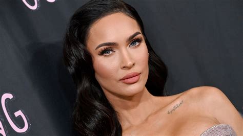 Megan Foxs Latest 3d Manicure Matches Her New Pink Hair — See Photos