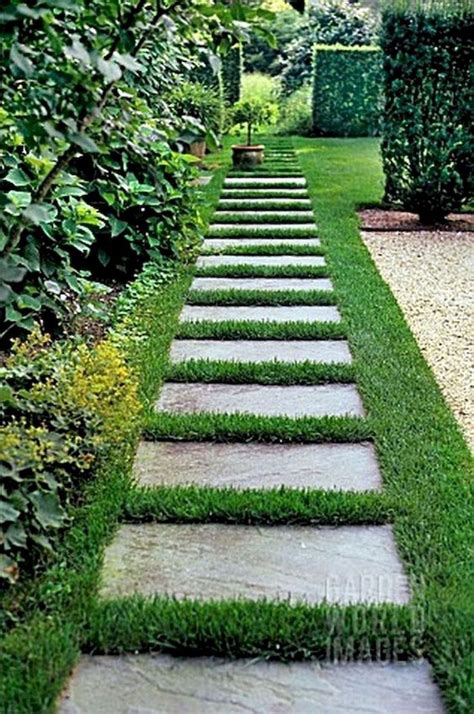 30 Newest Stepping Stone Pathway Ideas For Your Garden In 2020 Front Yard Landscaping Design