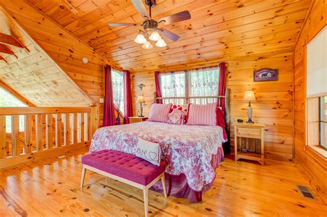 Bearly Naked Log Cabin Gatlinburg TN Cabin Cozy Mountain Cabins