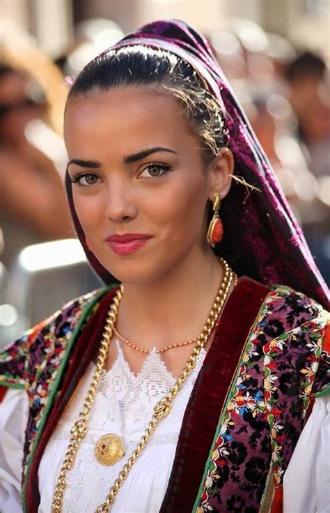 24 Traditional Italian Outfit Styles You Will Adore Donne Sardegna Abiti Tradizionali