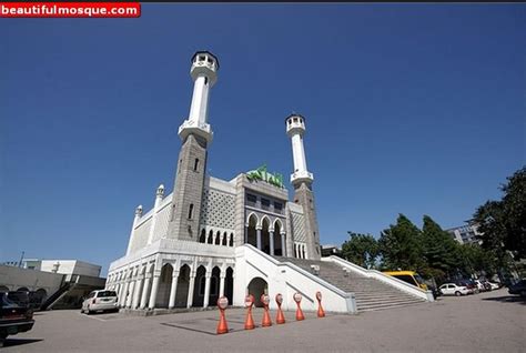 Masjid sanggat unik dengan desain arsitektur ala timur tengah dan india. Mengintip Indahnya Seoul Central Mosque, Masjid Tertua di ...