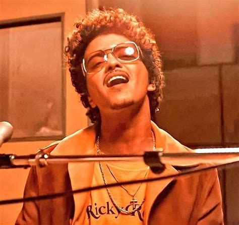 Pin By Jazz Stark On Bruno Mars In 2021 Bruno Mars Bruno Mars Style Bruno Mars Videos