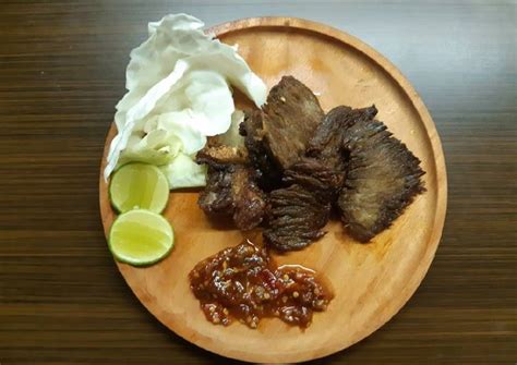 Ini dagingnya masuk proses perebusan 2x jd beneran empuk heheheee. Resep Empal Goreng Kering Sambal Terasi oleh Menu Makan ...