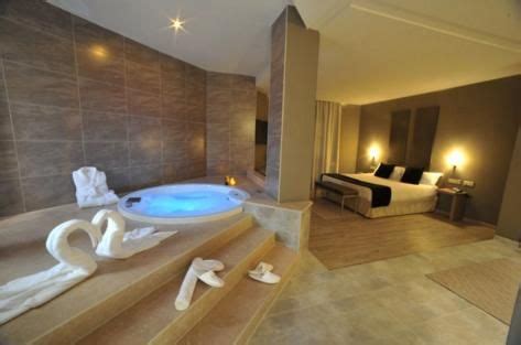 Need a hotel with an in room hot tub in philadelphia, pa? Find Hotel Rooms With Jacuzzi | Hotels room, Jacuzzi ...