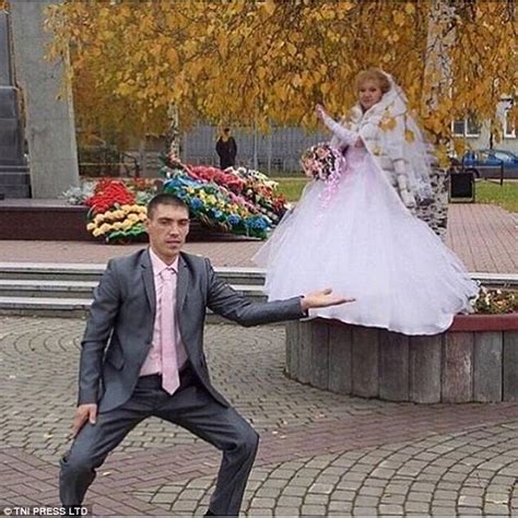 Russian Wedding Photos Take Less Than Traditional Approach Daily Mail Online