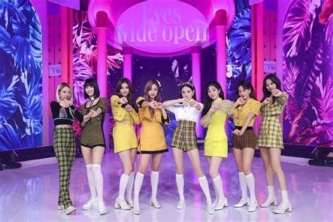 Twice i can't stop me screencaps png pack #26. TWICE、カムバックライブを200万人のファンが試聴…タイトル曲「I CAN'T STOP ME」のステージを初公開 - Kstyle