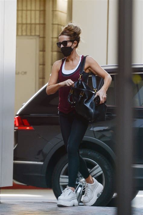 Kate Beckinsale Was Spotted In Ny Wearing Tight Leggings 17 Photos