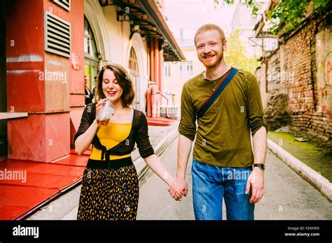 Couple Sun Street Hi Res Stock Photography And Images Alamy