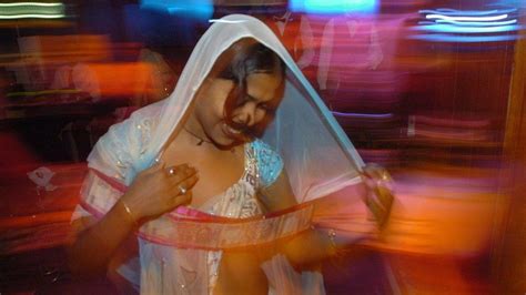 India Supreme Court Allows Mumbai Dance Bars To Reopen Bbc News