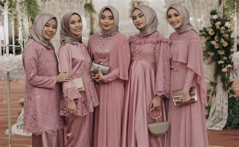 Pengantin Dan Bridesmaid Berhijab 23 Inspirasi Baju Bridesmaid Muslimah Yang Modis Dan Elegan