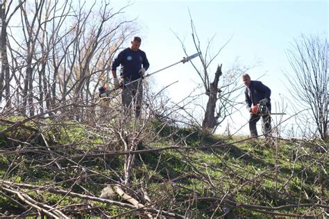 Trabajos De Desmalezamiento En El R O Areco Bosco Producciones