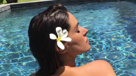 Galilea Montijo comparte foto topless y su esposo sube una versión más atrevida Telemundo