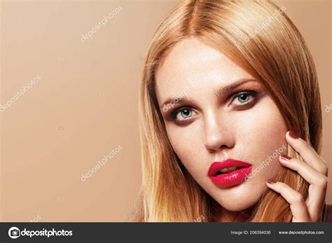 Fashion Portrait Tanned Blonde Model Red Lips Posing Beige Background