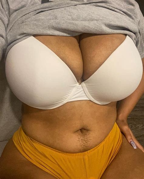 Tellyfckngomonstress69 Looking Busty In Her White Cufo510