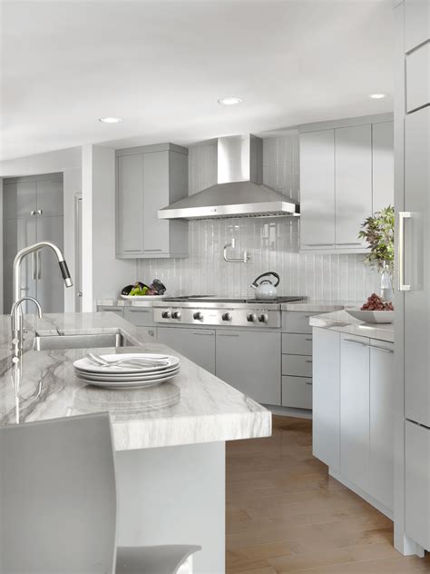 Modern Kitchen In Dovetail Gray Beckallen Cabinetry