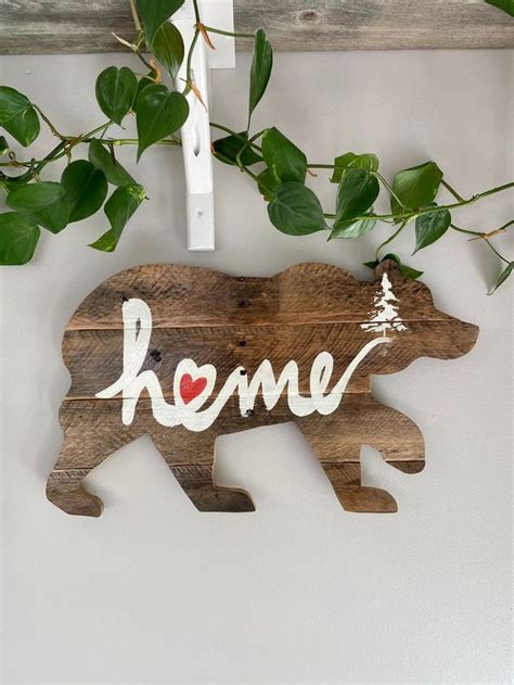 Home Bear With Heart Pine Tree Pallet Wood Wall Art In 2021 Wood