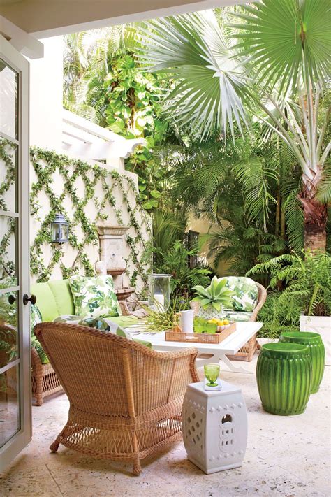 We Bet Youve Never Seen A Town House This Gorgeous Tropical Patio