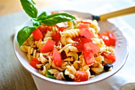 Cómo preparar una ensalada de pasta y atún