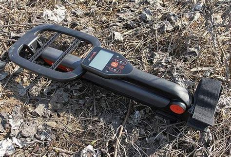 When metal targets are detected the user is alerted via a tone and digital target id number on screen. A metal detector is an electronic instrument which detects ...