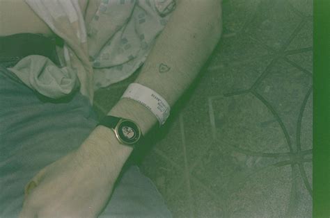 Kurt cobain's daughter shares tribute on 25th anniversary of his death. New Kurt Cobain death scene photos - CBS News