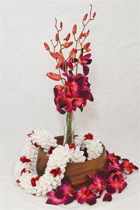 We also have a wide selection of hawaiian flower assortments. A Hawaiian Romance with White and Red Lei - Flower Leis