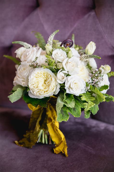 White Garden And Spray Rose Bouquet With Images Spray