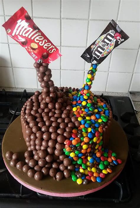 183 Of The Most Creative Cakes That Are Too Cool To Eat Gravity Cake Crazy Cakes Cake