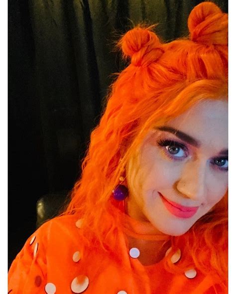 Pregnant Katy Perry With A New Extreme Hair Shade 3 Photos The