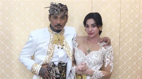 Pakai Baju Adat Bali Nora Philip Nikah Dengan Jerinx Sid